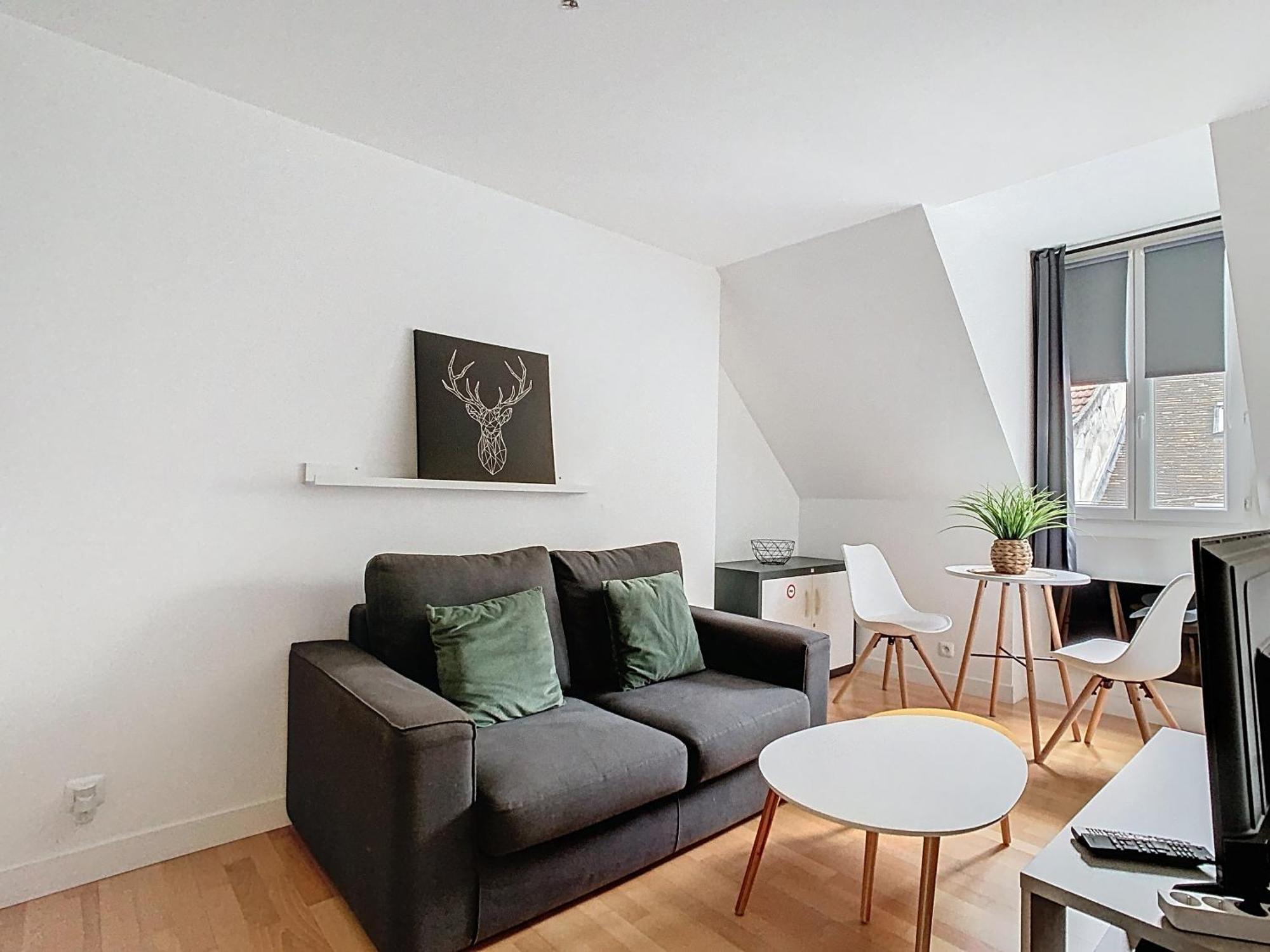 Le Briais Apartment Melun Exterior photo